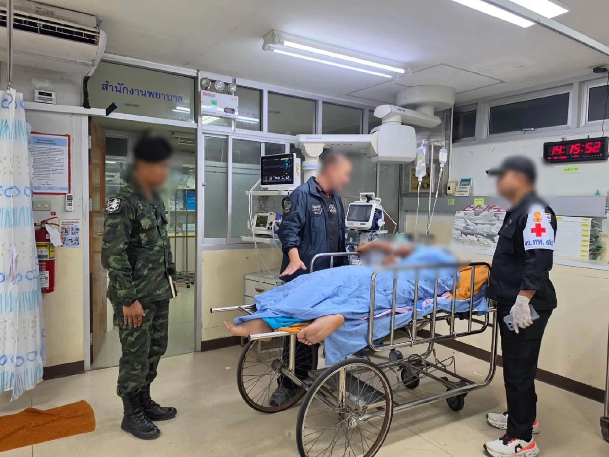 ส่งตัว 2 อส.ทพ. เจ็บจากเหตุปะทะศรีสาคร จ.นราธิวาส ถึงมือแพทย์อย่างปลอดภัย