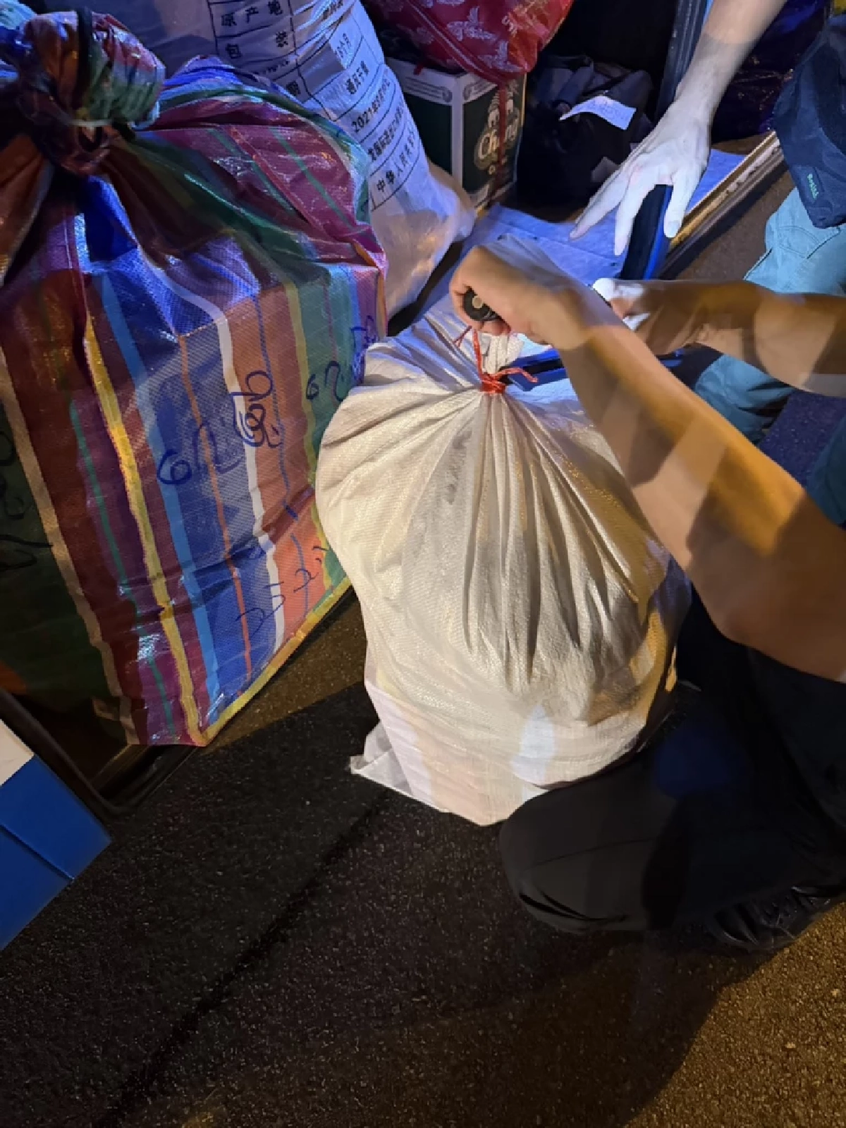 ศุลกากรประจวบฯ ยึดบุหรี่-ของหนีภาษีล็อตใหม่ มูลค่าของกลางรวม 40 ล้าน