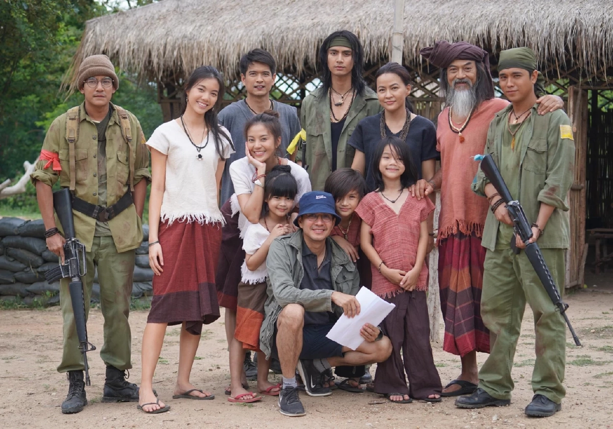 'เก็บแผ่นดิน' ละครฟอร์มยักษ์ 'ภณ-ไอซ์-อุ้ม-อเล็กซ์-ออม' นำทีมสู้เพื่อมาตุภูมิ