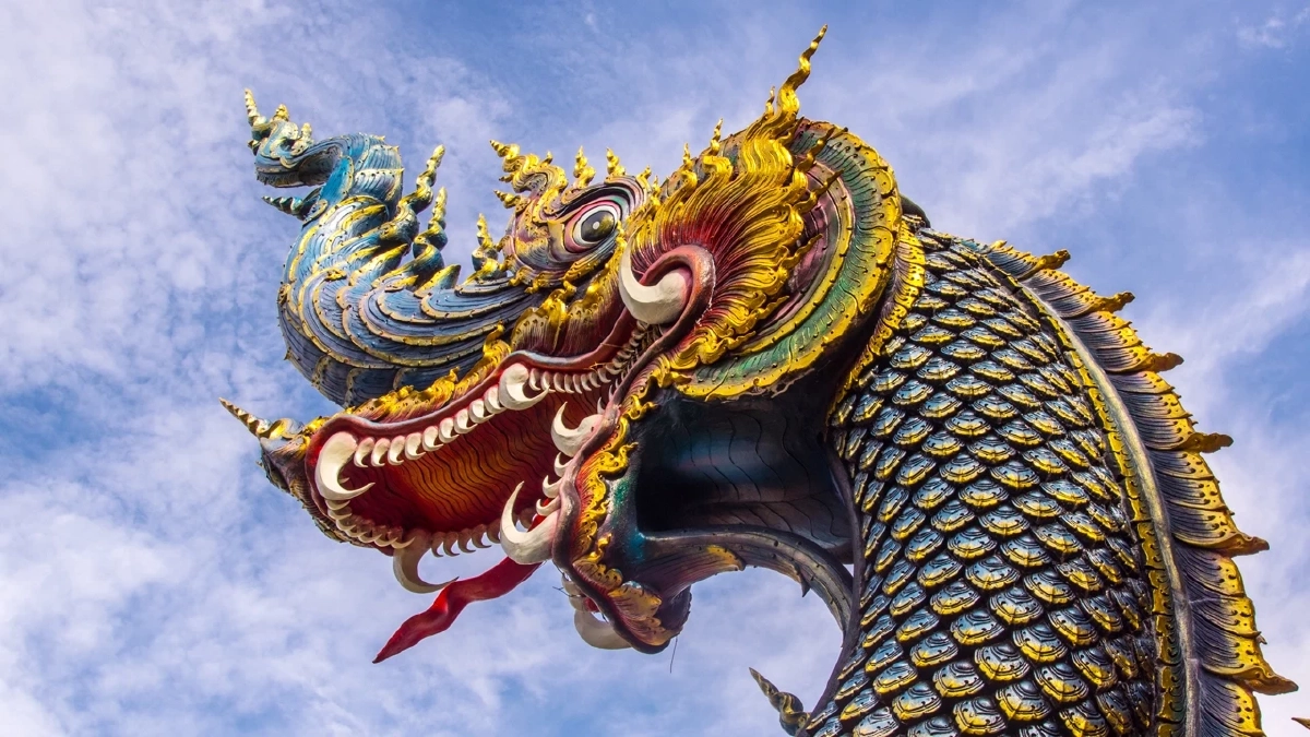 'ไหว้พญานาค' ออกพรรษา เชื่อช่วยหนุนดวงเสริมบารมีเงินทอง เปิดคาถาบูชานาคราช