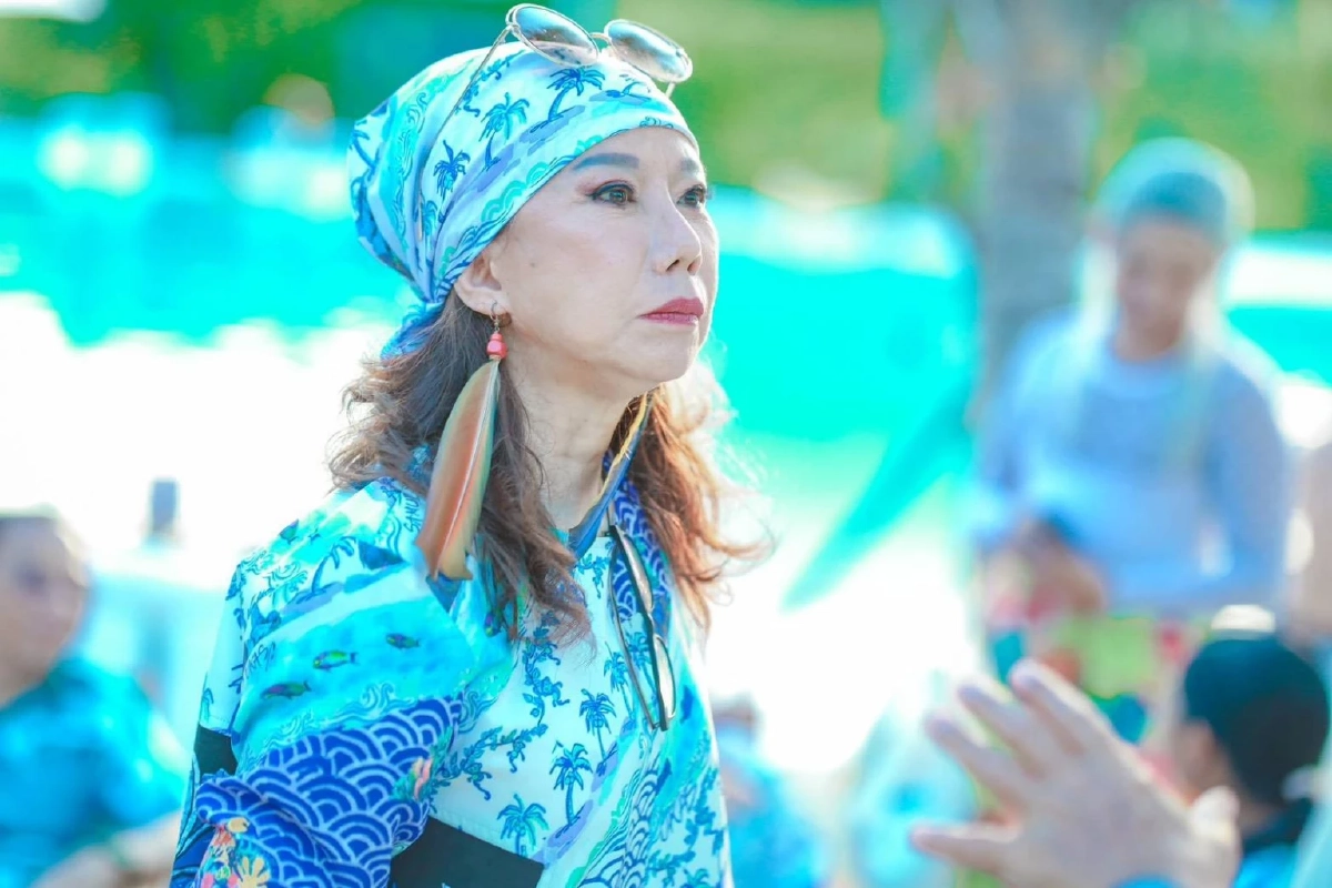 สยบข่าว! "ไก่ อูกัส" ไม่เคยหายไปไหน ตำนานดีไซเนอร์ไทยกว่า 40 ปี มาแล้วจ้า