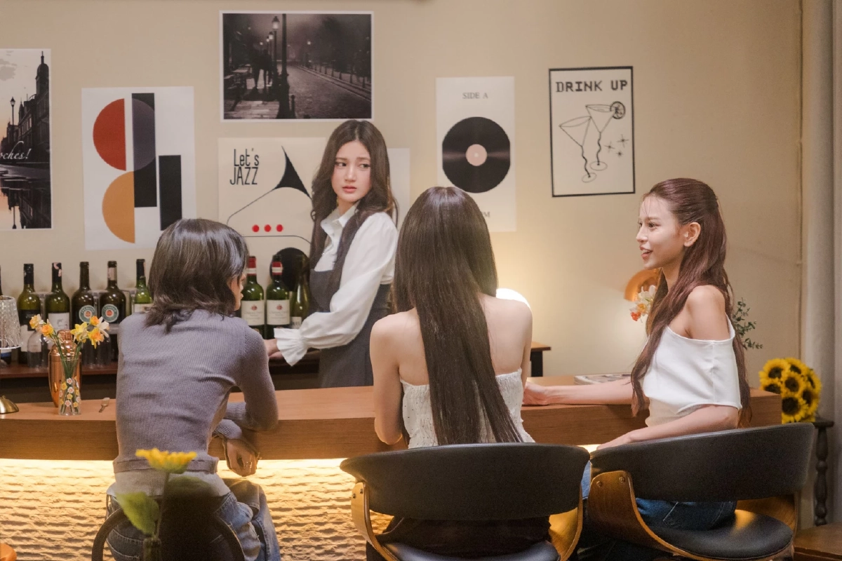 'FYI' THX กระแสแรงไม่แผ่ว! 'ซินดี้–ตาต้า' ปล่อยเคมีหวานเบื้องหลัง MV