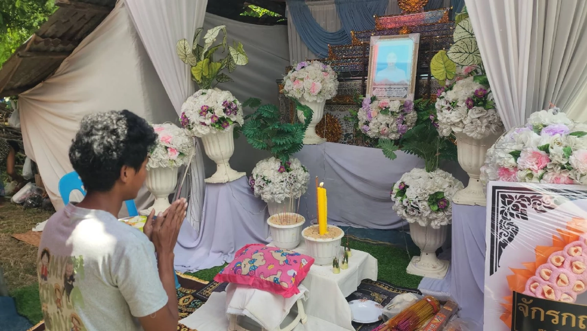พระซิ่งเก๋งชนสาวชาวนากำลังตากข้าว ดับอนาคตว่าที่ข้าราชการ