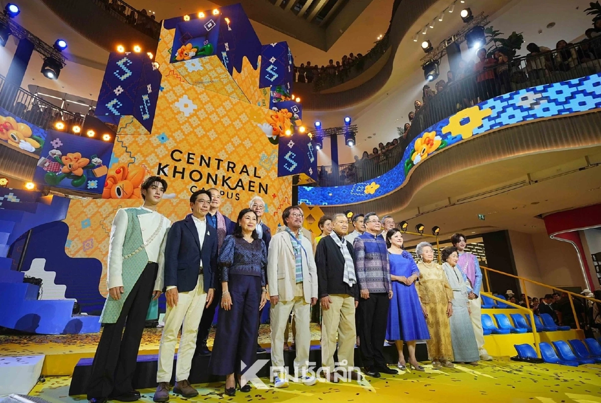 ประมวลภาพ 'เติ้ล-เฟิร์สวัน' เสิร์ฟความม่วนสะเทือนอีสาน ร่วมฉลองยิ่งใหญ่