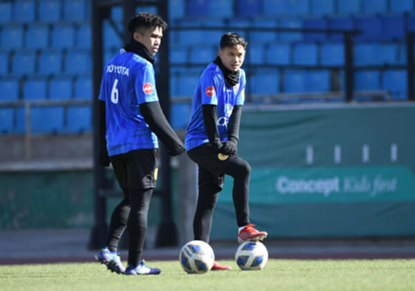 โอเว่น ตามสมทบ "ทีมชาติไทยยู  23" เหตุล่าช้าขั้นตอนเอกสาร-ไฟต์บินจำกัด