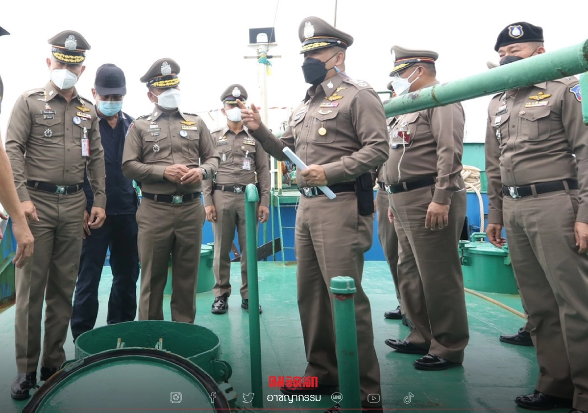 ตำรวจน้ำ จับ "น้ำมันเถื่อน" 4 แสนลิตร กลางอ่าวไทย ตำรวจน้ำ จับ "น้ำมันเถื่อน" 4 แสนลิตร กลางอ่าวไทย