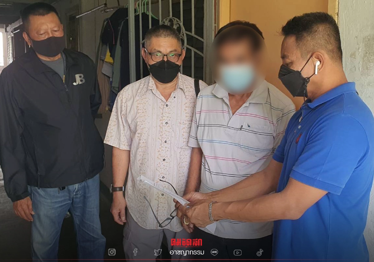 รวบหนุ่มใหญ่ ฉุนสาวชี้หน้าด่า คว้าถ้วยทุบกระโหลกเลือดอาบ "หนีคดี" นาน7ปี