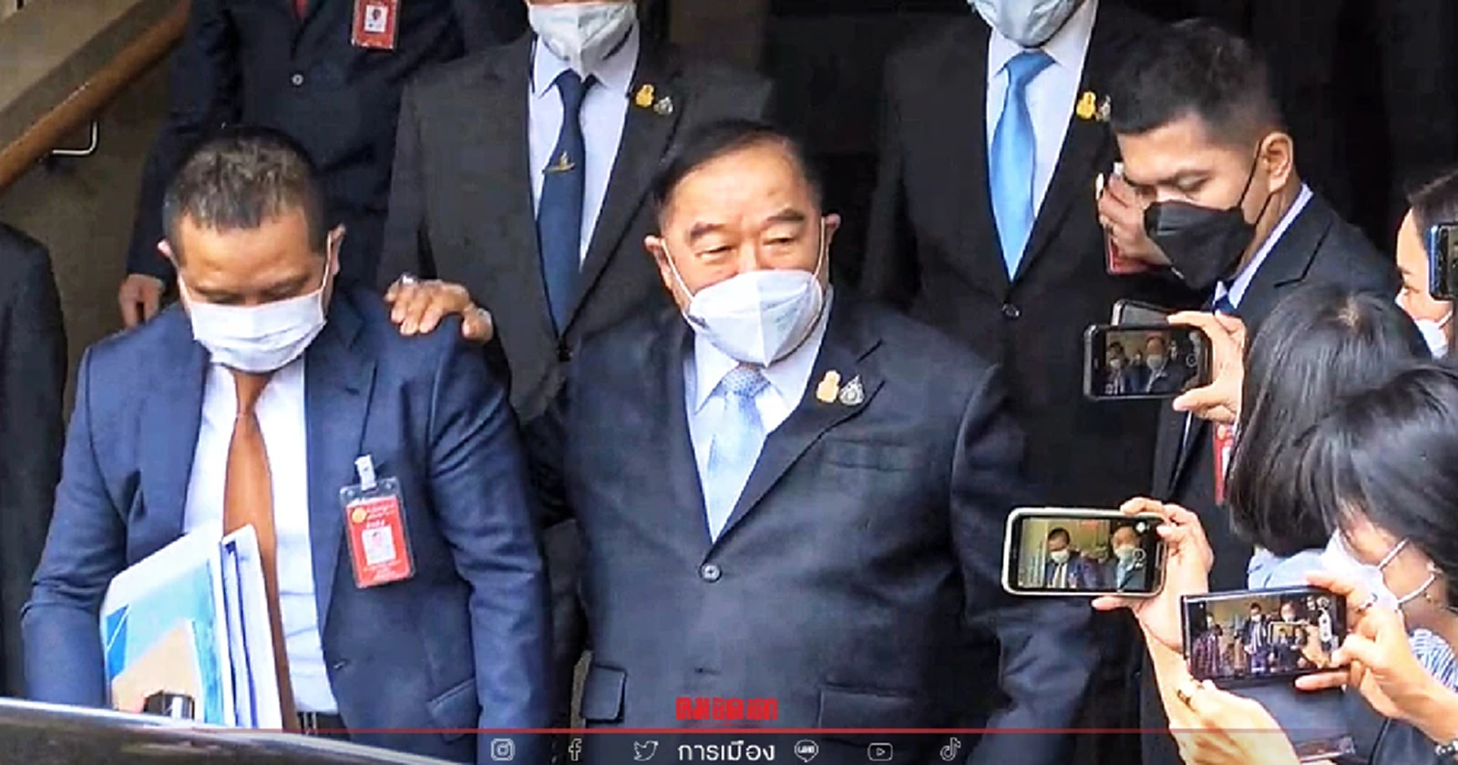 "พล.อ.ประวิตร" เผยเลื่อนงานเลี้ยงพรรคร่วมฯ รอ โควิด-19 คลี่คลาย