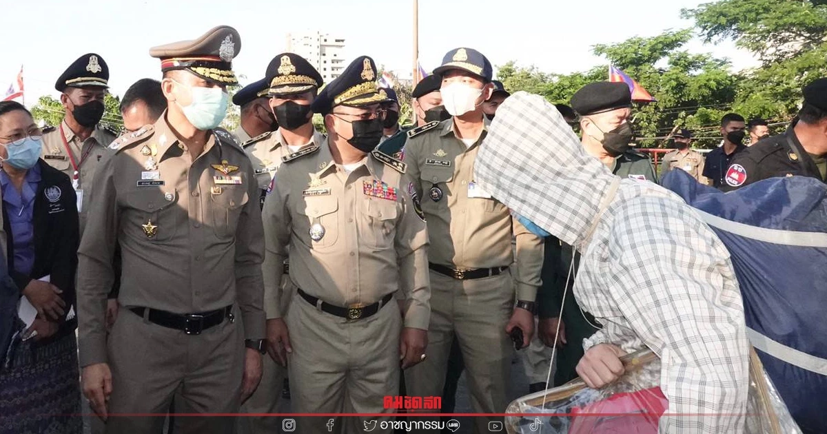 " บิ๊กโจ๊ก" รับคนไทย 144 คน ที่ "ถูกหลอก" ไปทำงานและ ค้ามนุษย์ในกัมพูชา " บิ๊กโจ๊ก" รับคนไทย 144 คน ที่ "ถูกหลอก" ไปทำงานและ ค้ามนุษย์ในกัมพูชา