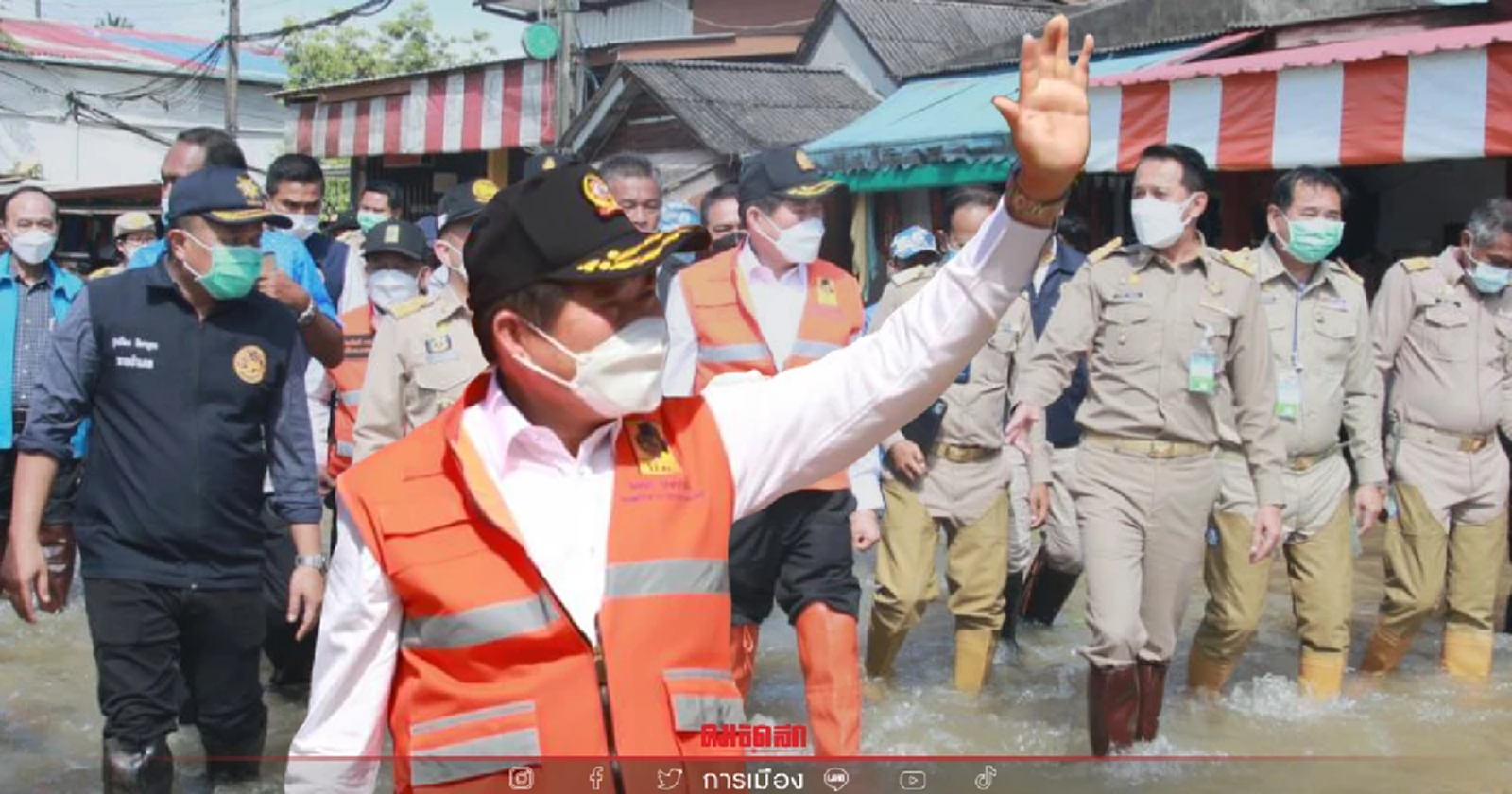 "นิพนธ์" ลุยน้ำท่วม ช่วยผู้ประสบภัยในพื้นที่ต.มูโนะ อ.สุไหงโก-ลก