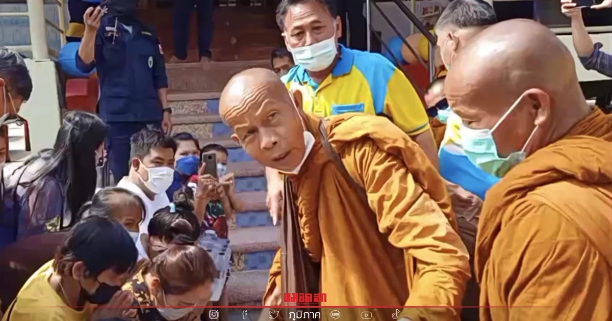 รอกราบ "หลวงตาบุญชื่น" แน่นทุกพื้นที่ ล่าสุดเดินธุดงค์ เข้าเขต อ. สองพี่น้อง