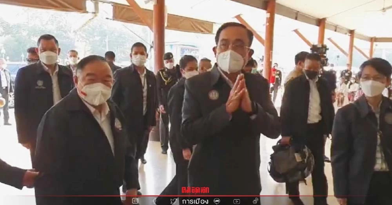 2 ป. ”พล.อ.ประยุทธ์-พล.อ.ประวิตร” โชว์ปึ้กลงอุดรฯ ไหว้พระวัดป่าบ้านตาด