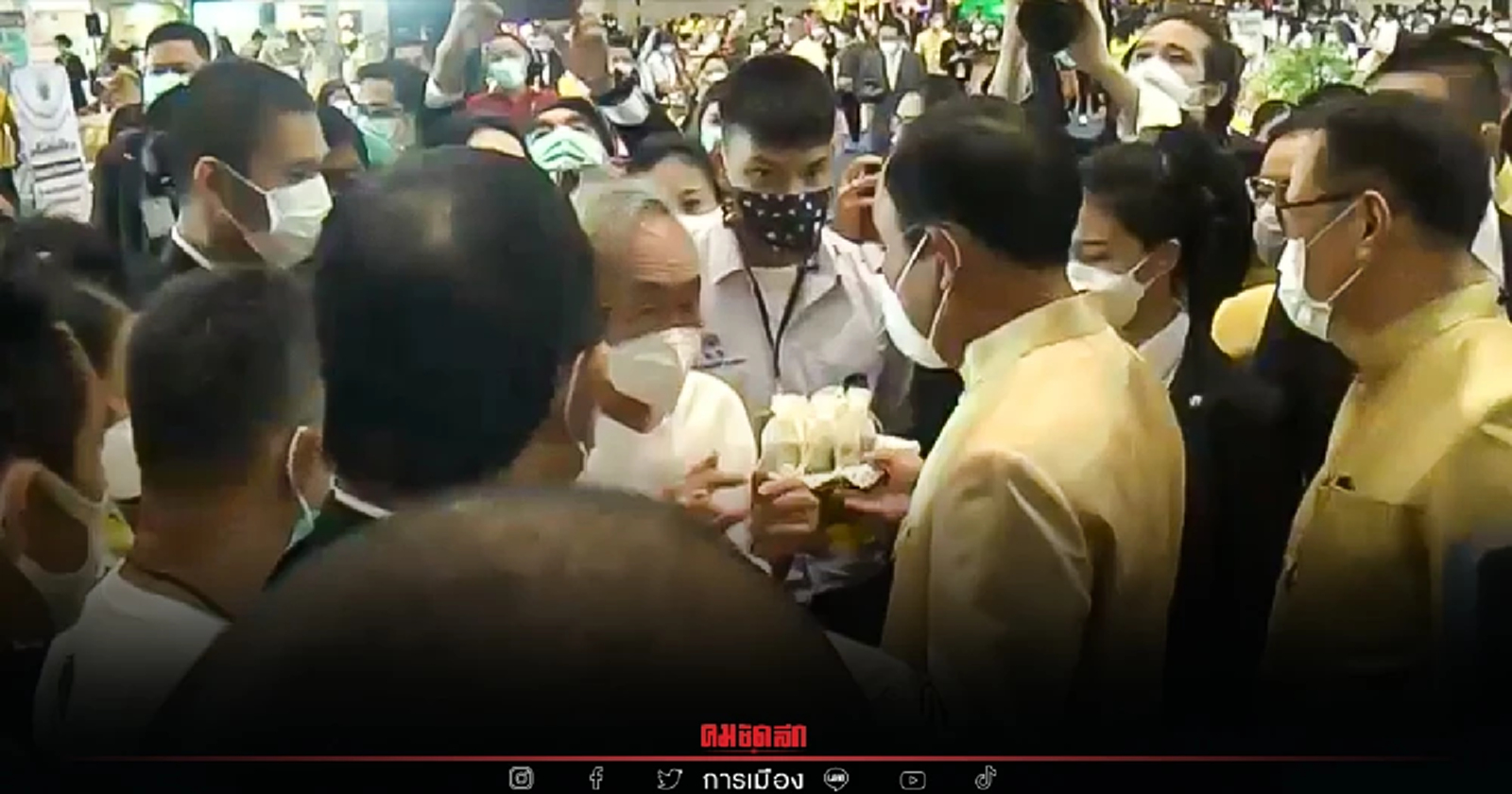 เจอดี "นายกฯ" เปิดงานมหกรรมสมุนไพรฯ ลุงดักมอบเสื้อด่ารัฐ