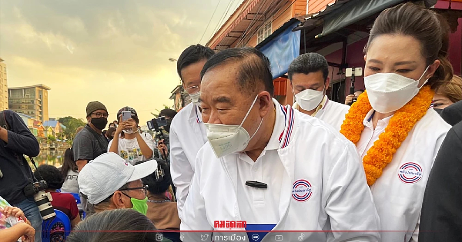 “พล.อ.ประวิตร”ลงพื้นที่หลักสี่ช่วยหาเสียง มาดามหลี ลั่นรักษาที่นั่งในสภา