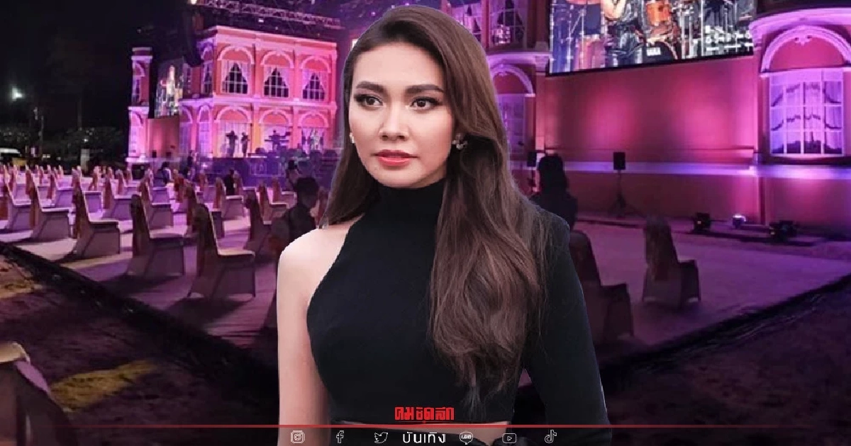 แห่แชร์ภาพ "แก้ม" สปิริตแรง ร้องเพลงงานเคานต์ดาวน์ ภูเก็ต  เก้าอี้โหรงเหรง