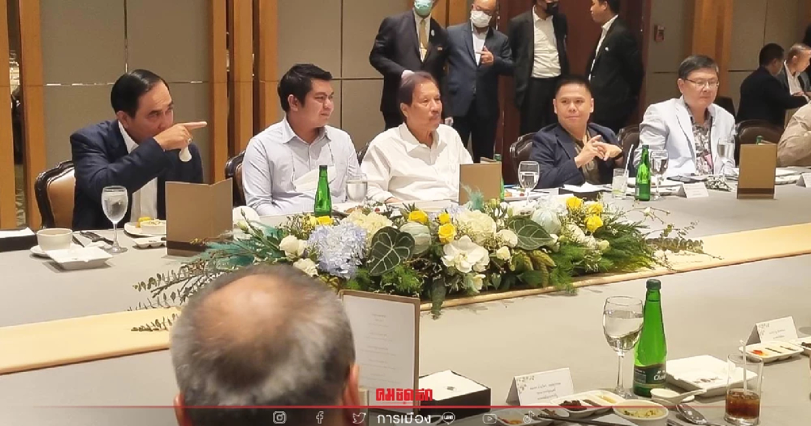 นายกฯ นำทีมดินเนอร์กระชับมิตร "พรรคเล็ก"