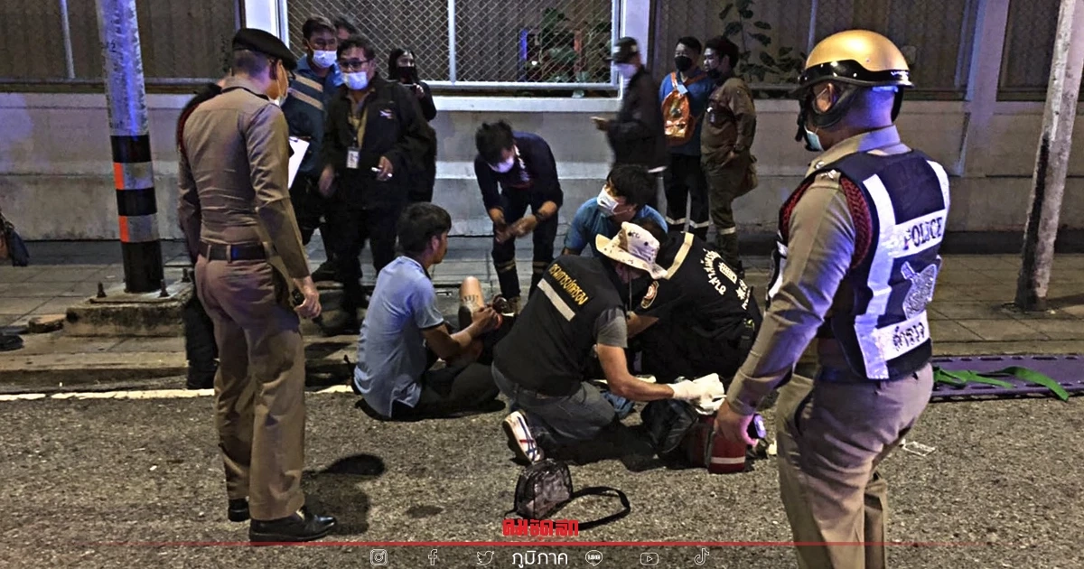 พนง. ขนสัมภาระ "สนามบินสุวรรณภูมิ" โดนอรินับสิบยกพวกดักไล่ฟันเจ็บสาหัส พนง. ขนสัมภาระ "สนามบินสุวรรณภูมิ" โดนอรินับสิบยกพวกดักไล่ฟันเจ็บสาหัส
