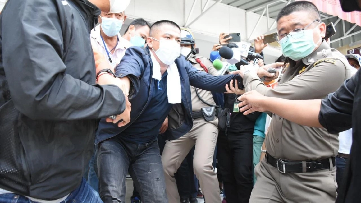 จ่อออกหมายจับ "แก๊งตำรวจอุ้มรีดทรัพย์"นักพนันออนไลน์ เพิ่มอีก 10 ราย จ่อออกหมายจับ "แก๊งตำรวจอุ้มรีดทรัพย์"นักพนันออนไลน์ เพิ่มอีก 10 ราย