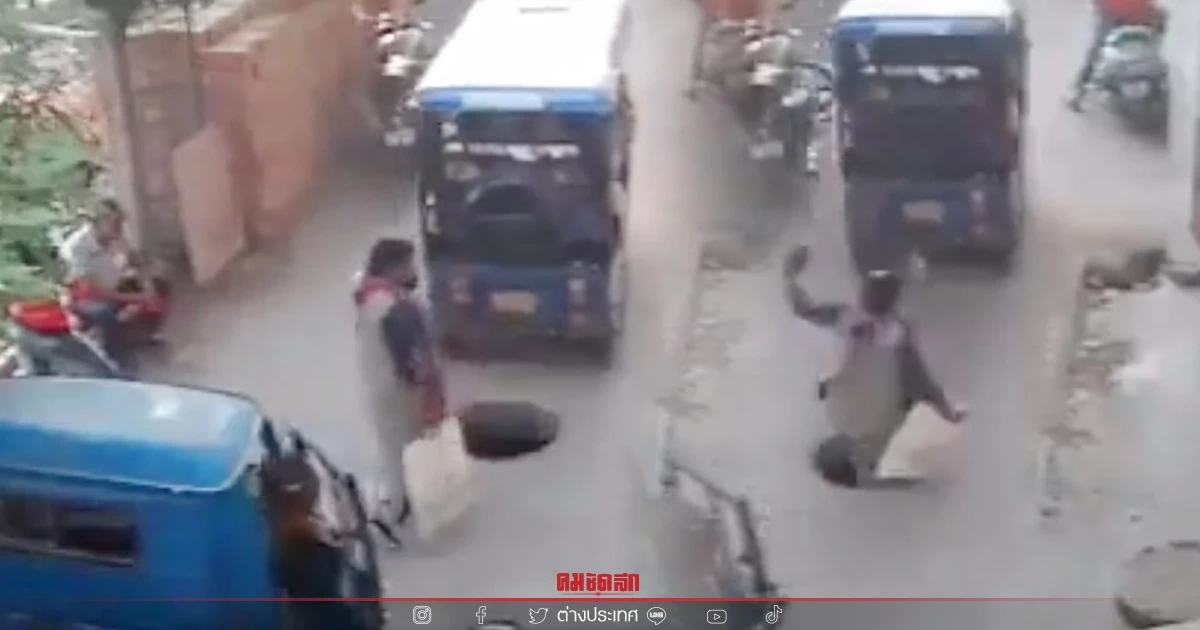 นาทีช็อก สาวเดินคุยมือถือ ตกร่วงหายในท่อระบายน้ำไม่มีฝาปิด (คลิป)