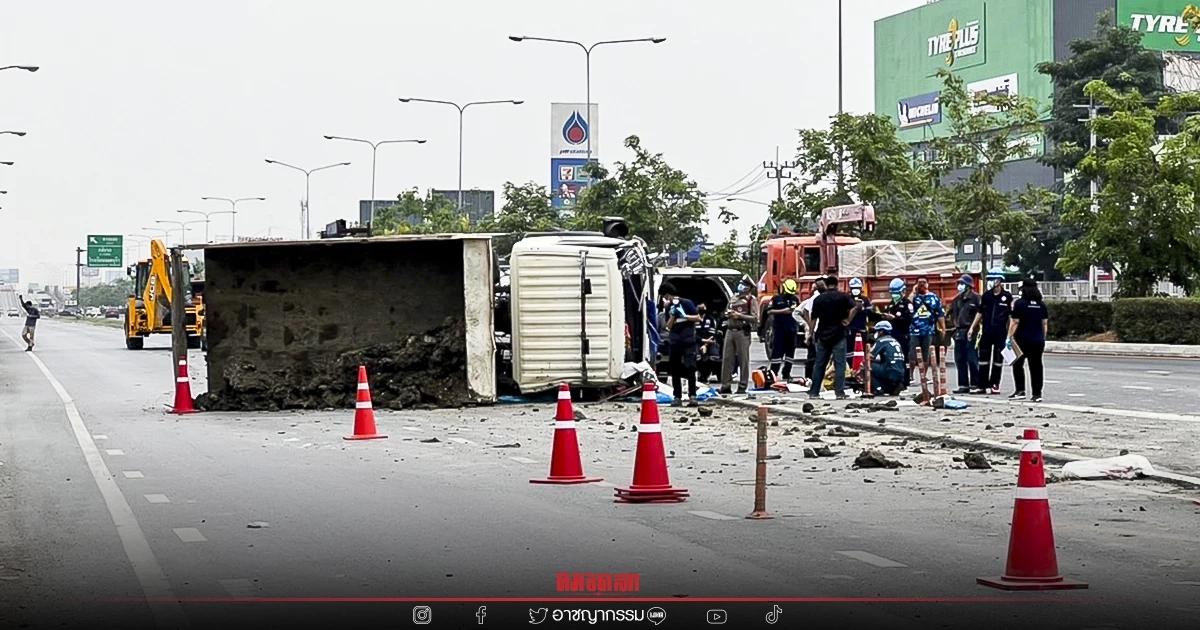 รถบรรทุกคว่ำ"โชเฟอร์"ดับคารถ ดินตกเกลื่อนถนน รถติดหนึบ รถบรรทุกคว่ำ"โชเฟอร์"ดับคารถ ดินตกเกลื่อนถนน รถติดหนึบ
