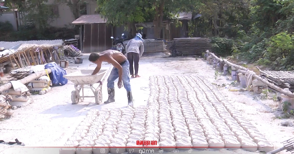 ผู้ประกอบการ "ดินสอพอง" โอด มาตรการเข้ม "สงกรานต์"กระทบยอดขายทำรายได้หด ผู้ประกอบการ "ดินสอพอง" โอด มาตรการเข้ม "สงกรานต์"กระทบยอดขายทำรายได้หด