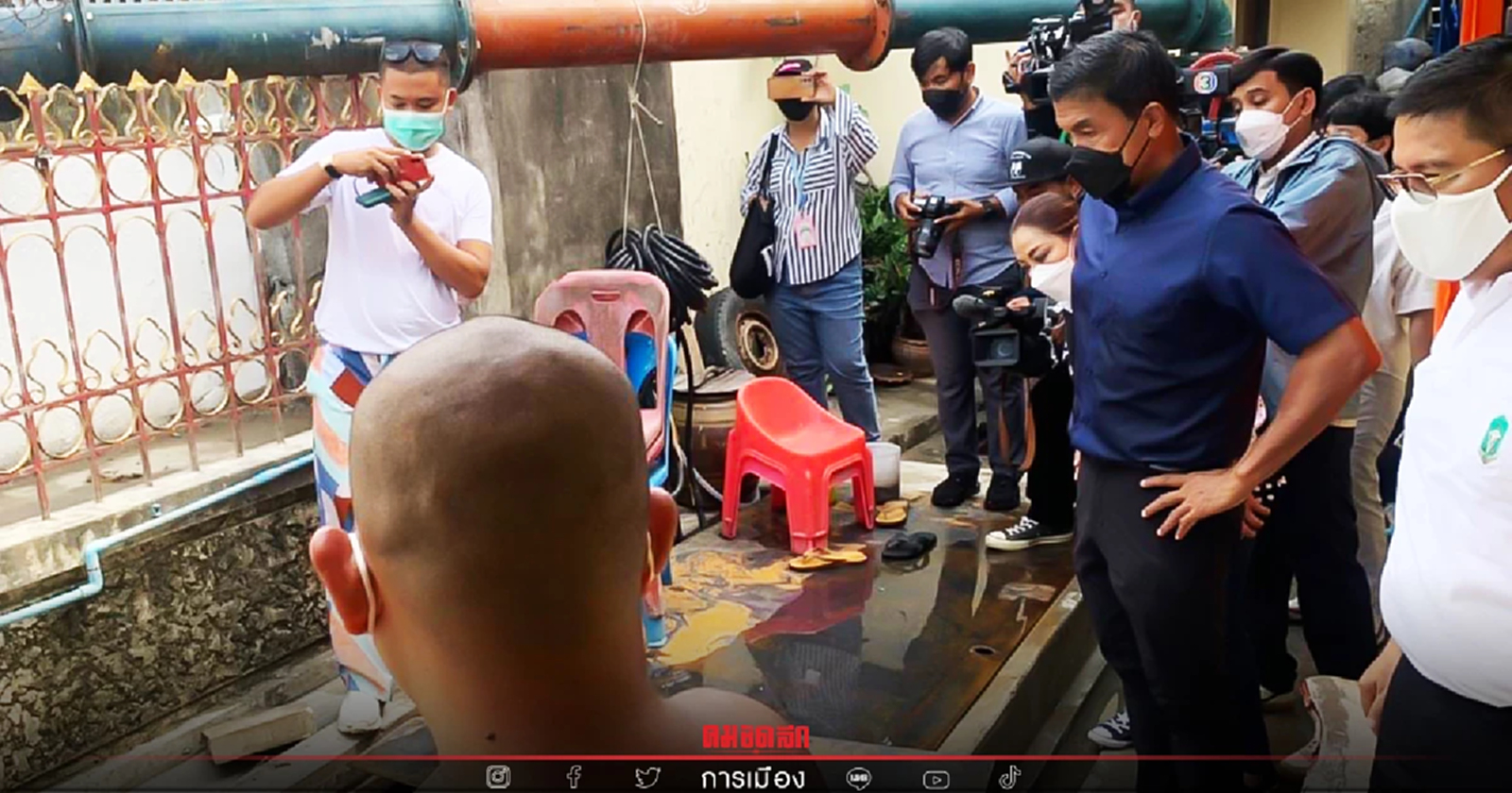 "ชัชชาติ"ลงพื้นที่เขตคลองเตย พร้อมชี้จุดน้ำท่วมวัดคลองเตยนอก
