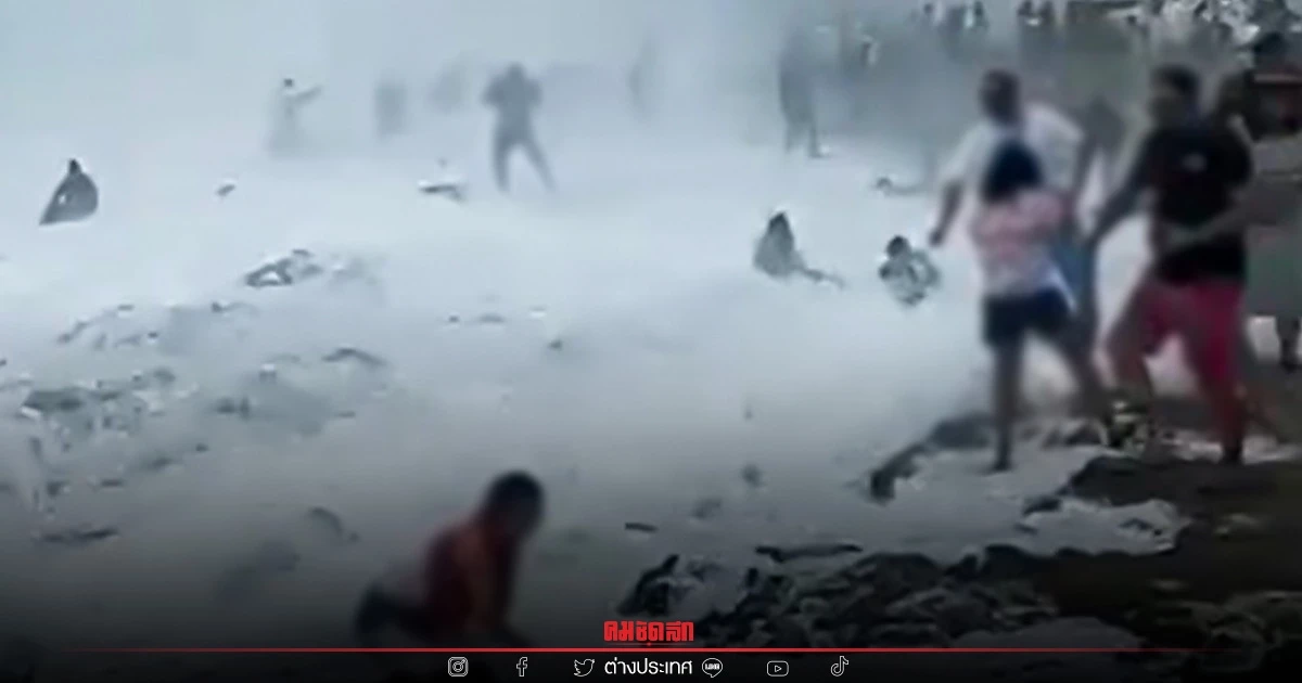 "คลิปอุทาหรณ์" คลื่นลมแรงกวาดครอบครัว 8 ชีวิตลงทะเล ดับ 2 หาย 3 ขณะเที่ยวโอมาน "คลิปอุทาหรณ์" คลื่นลมแรงกวาดครอบครัว 8 ชีวิตลงทะเล ดับ 2 หาย 3 ขณะเที่ยวโอมาน