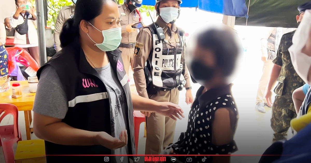 ด.ญ.วัย 14 สุดทน โดน "แม่เลี้ยง" ทำร้าย ตีหัวแตก แผลทั่วตัว หนีจากบ้านกลางดึก ด.ญ.วัย 14 สุดทน โดน "แม่เลี้ยง" ทำร้าย ตีหัวแตก แผลทั่วตัว หนีจากบ้านกลางดึก