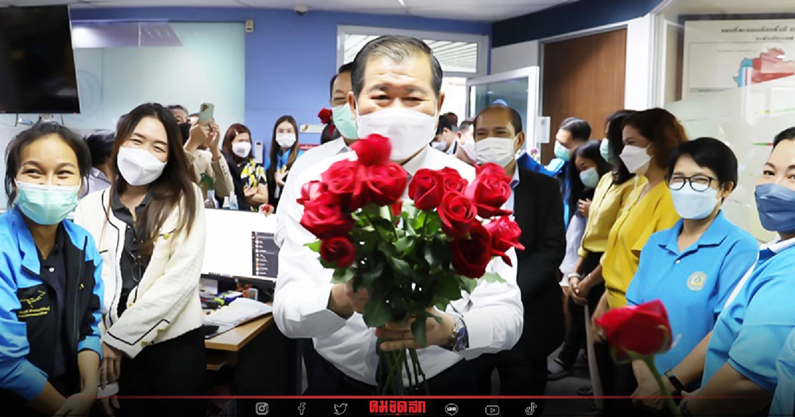 กำลังใจ "นิพนธ์" จากชาว ปชป. ก่อนขึ้นศาลตามนัด ป.ป.ช.