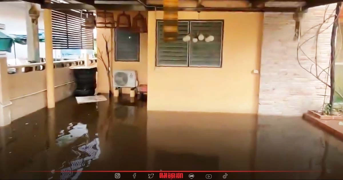 ชาวบ้านย่านบางแก้ว "น้ำท่วม" นานเป็นสัปดาห์ อยู่ไม่ได้หอบของย้ายที่นอน ชาวบ้านย่านบางแก้ว "น้ำท่วม" นานเป็นสัปดาห์ อยู่ไม่ได้หอบของย้ายที่นอน