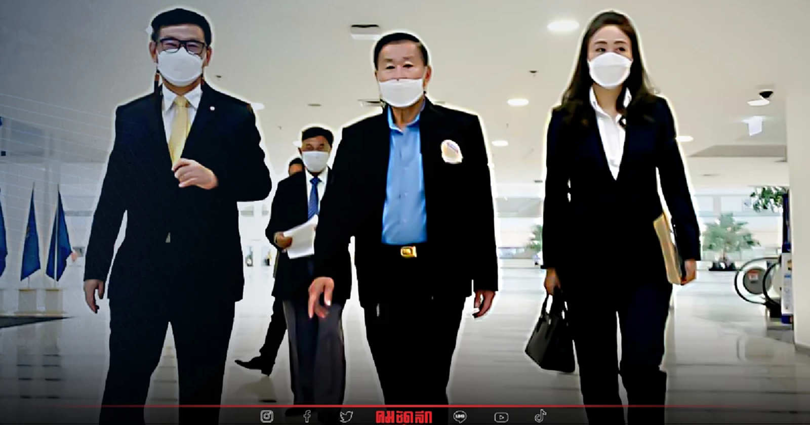 พรรคเล็ก  ระทึก เสรีพิศุทธิ์ พบ กกต. เดินหน้า ยุบพรรค