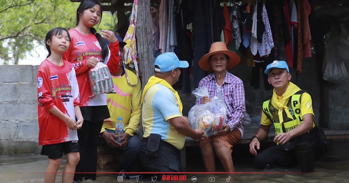 "ตำรวจทางหลวง" จับมือ "จิตอาสา" ช่วยเหลือผู้ประสบภัยน้ำท่วม "ตำรวจทางหลวง" จับมือ "จิตอาสา" ช่วยเหลือผู้ประสบภัยน้ำท่วม