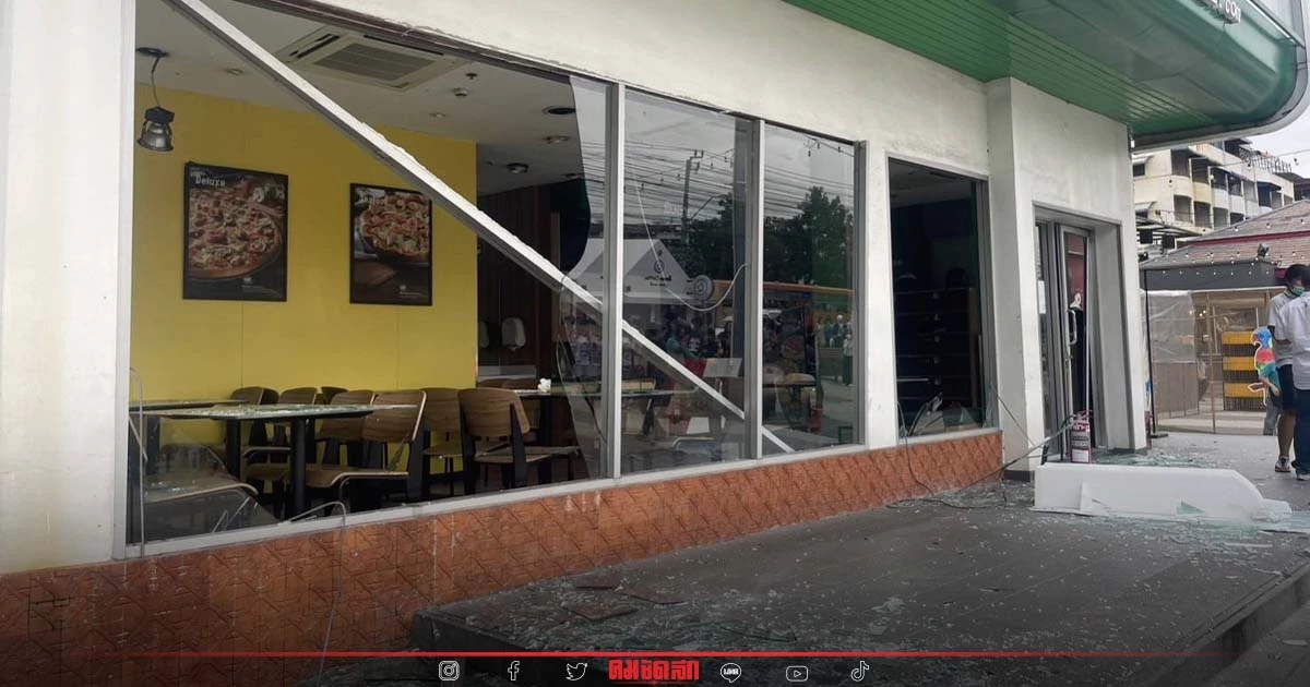 สนั่นร้าน ! "แก๊สระเบิด" ร้านพิซซ่า ย่านราม 2 เจ็บ 3 ราย สนั่นร้าน ! "แก๊สระเบิด" ร้านพิซซ่า ย่านราม 2 เจ็บ 3 ราย