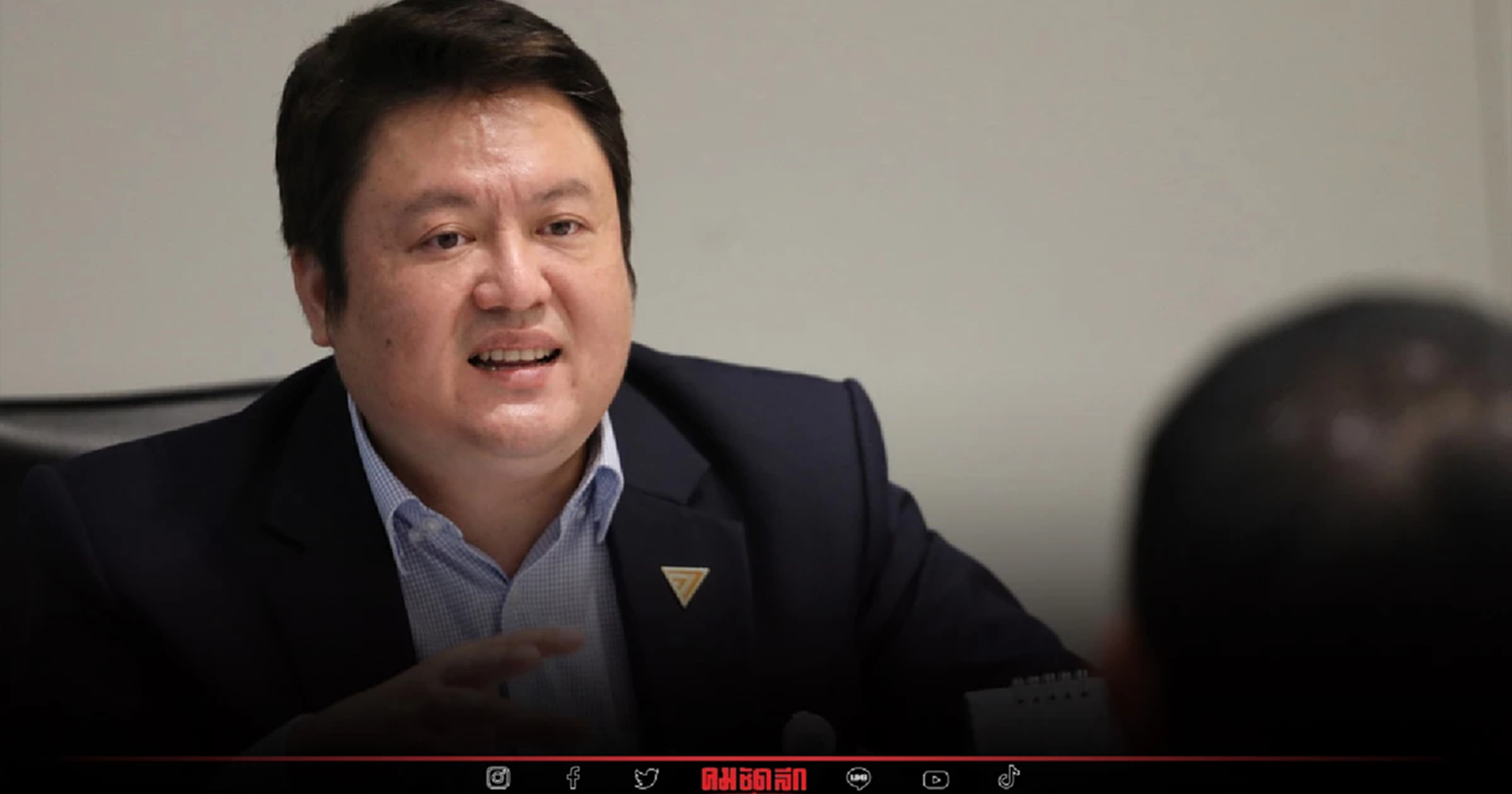 ก้าวไกล ยื่นอัยการสูงสุด ชะลอโครงการ "รถไฟฟ้าสายสีส้ม"