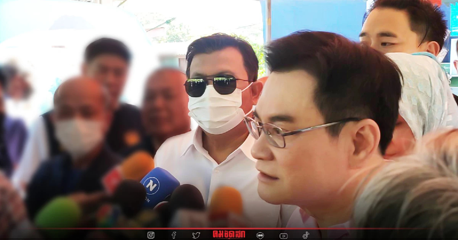 ศิริพงษ์ ประกบติด 'จุรินทร์ ลักษณวิศิษฐ์' ระหว่างลงพื้นที่หนองจอก