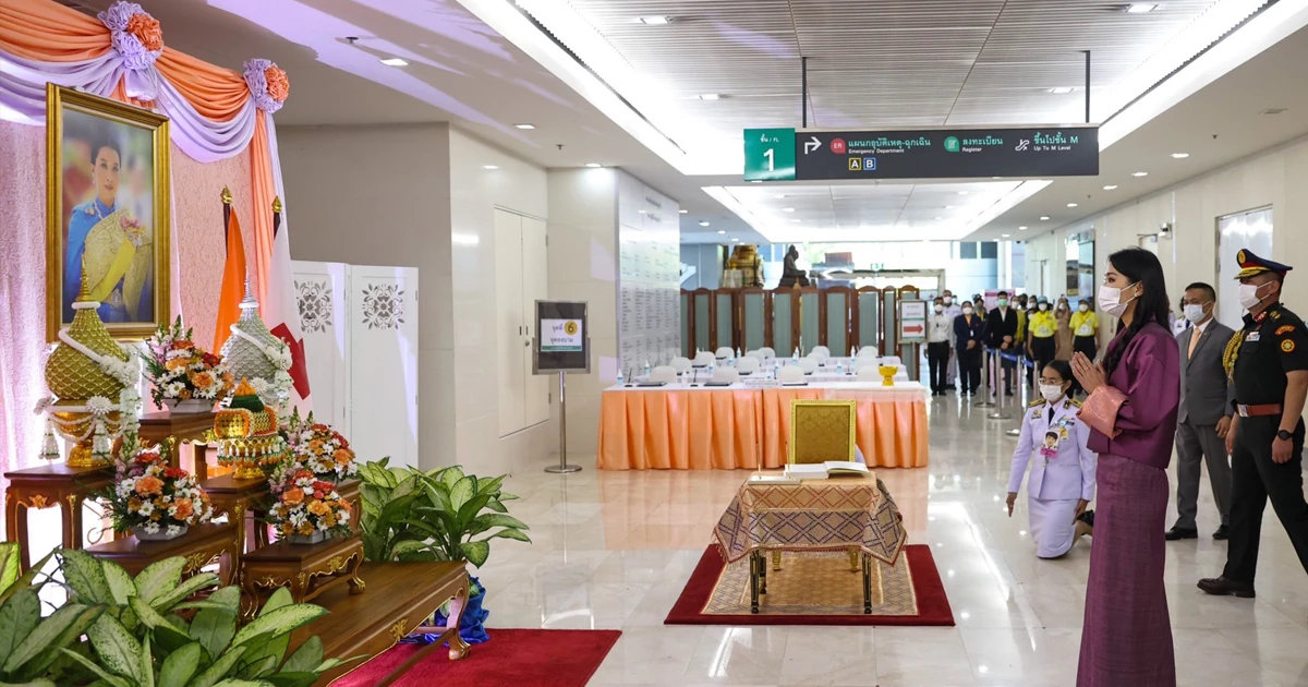 สมเด็จพระราชินีแห่งภูฏาน พระราชทานแจกันดอกไม้เยี่ยม เจ้าฟ้าพัชรกิติยาภาฯ สมเด็จพระราชินีแห่งภูฏาน พระราชทานแจกันดอกไม้เยี่ยม เจ้าฟ้าพัชรกิติยาภาฯ