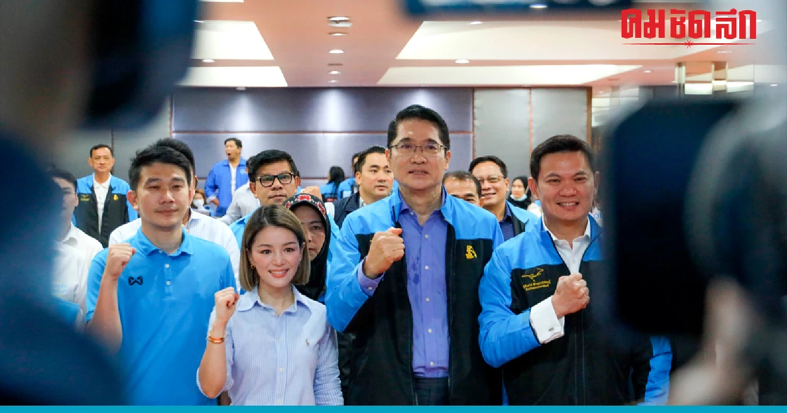 ‘ประชาธิปัตย์’ เตรียมรถบัส EV ไปสมัครสส. กทม.