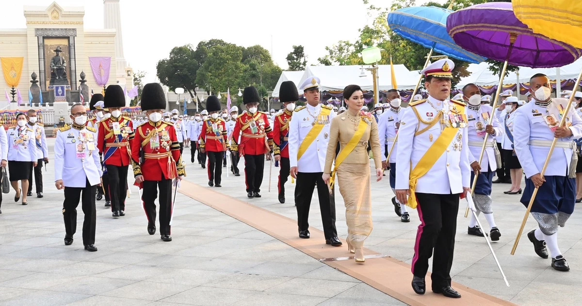 ในหลวง-พระราชินี ทรงประกอบพระราชพิธี 'วันที่ระลึกมหาจักรีบรมราชวงศ์' ปี 66