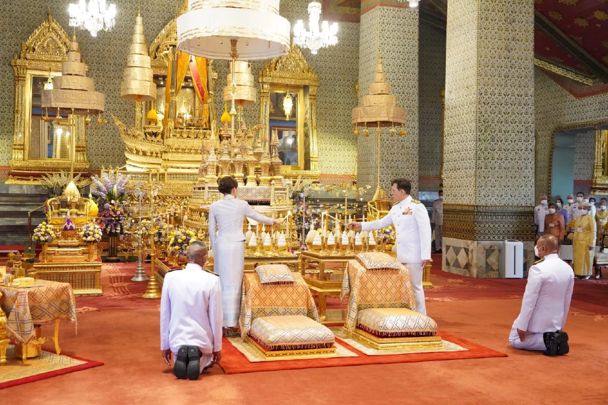 'ในหลวง - พระราชินี' ทรงบำเพ็ญพระราชกุศลพระราชพิธีสงกรานต์ พ.ศ.2566 'ในหลวง - พระราชินี' ทรงบำเพ็ญพระราชกุศลพระราชพิธีสงกรานต์ พ.ศ.2566