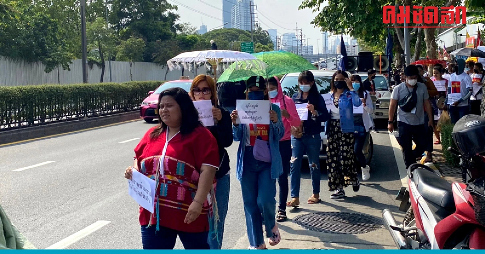 'ม็อบแรงงาน' บุกทำเนียบ เรียกร้องขึ้นค่าแรง 700 บาท ปรับเงินเดือนทุกปี