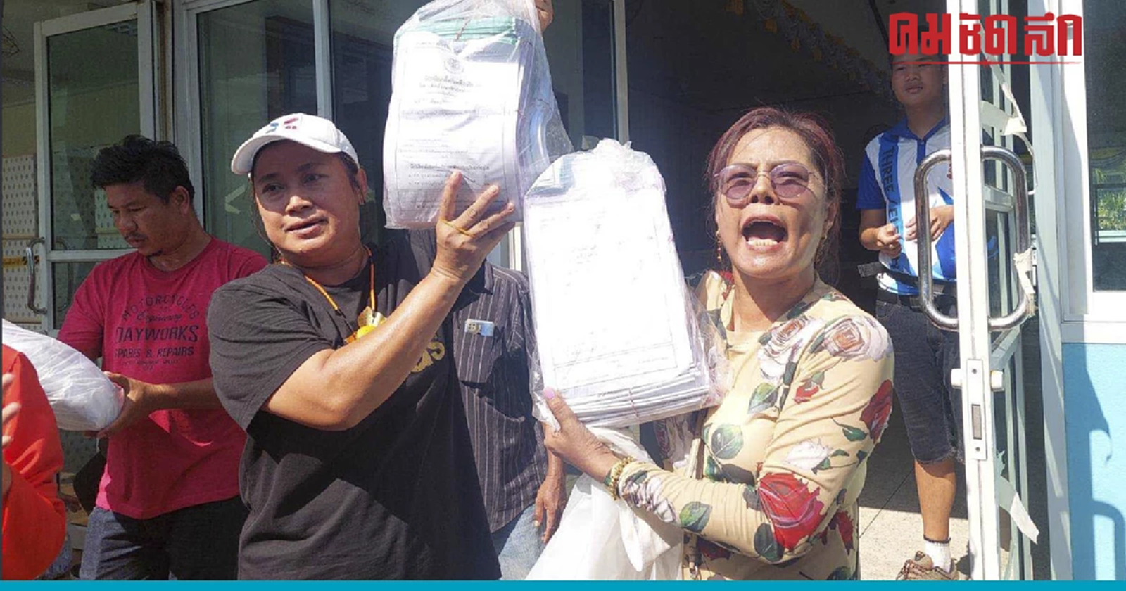 'ชาวสัตหีบ' พบพิรุธเลือกตั้งเขต 10 ชลบุรี ต้นขั้ว 'บัตรเลือกตั้ง' ถูกทิ้งขยะ