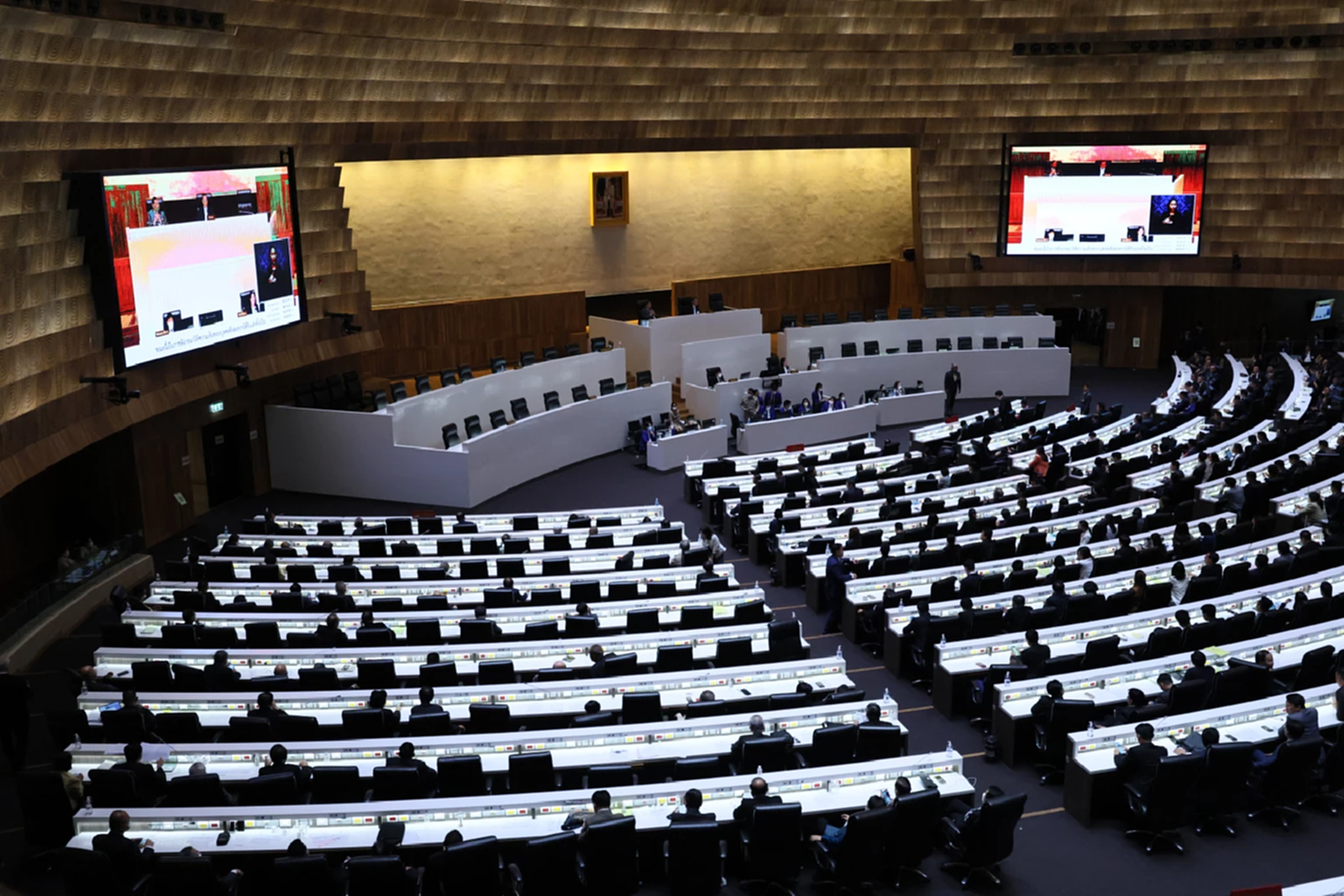 ผู้ตรวจการแผ่นดิน  ชน สว.เสรี - สางปมส่งศาลธธน.วินิจฉัยข้อบังคับ 41