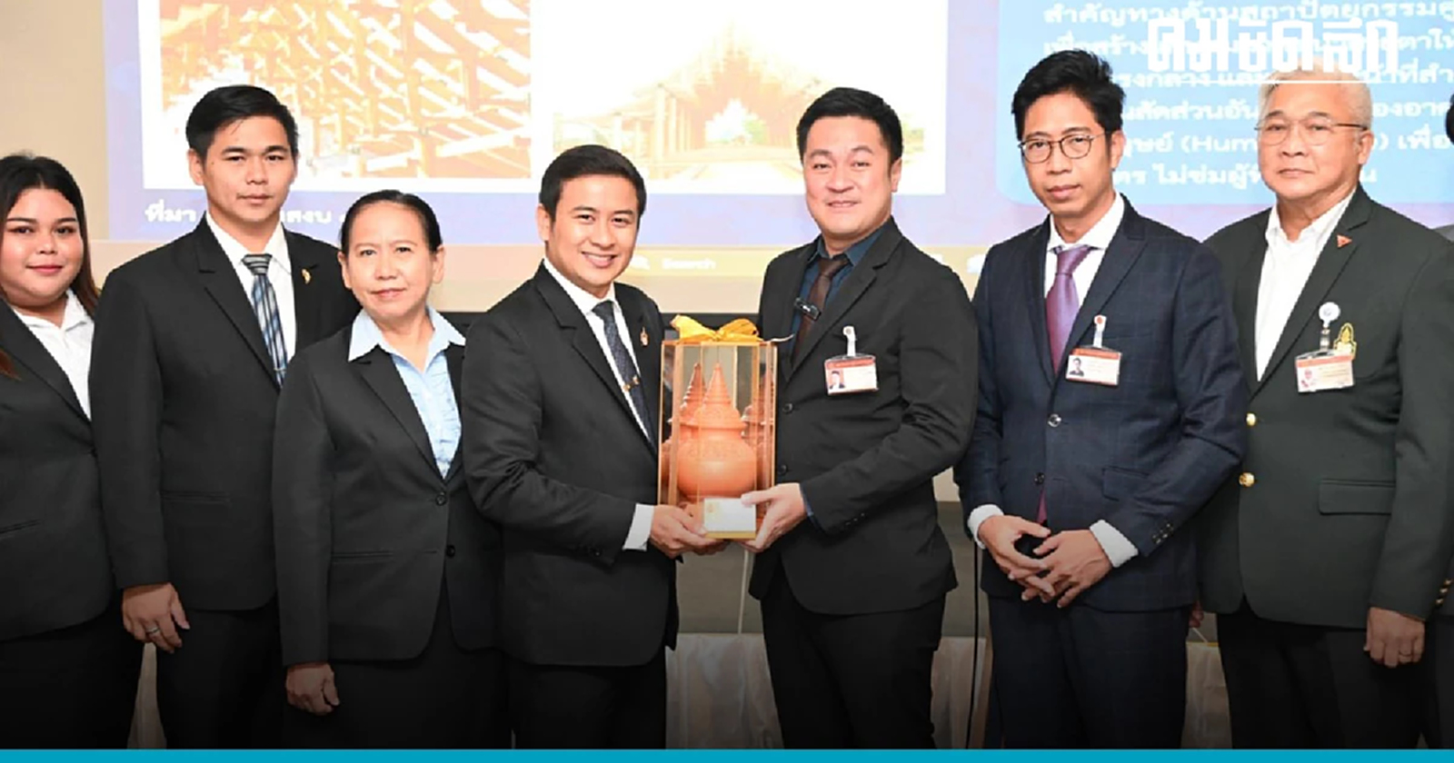 'ปดิพัทธ์' มาเนี้ยบหลังเพื่อนสส.ติงการแต่งกาย 'รองประธานสภาผู้แทนราษฎร'