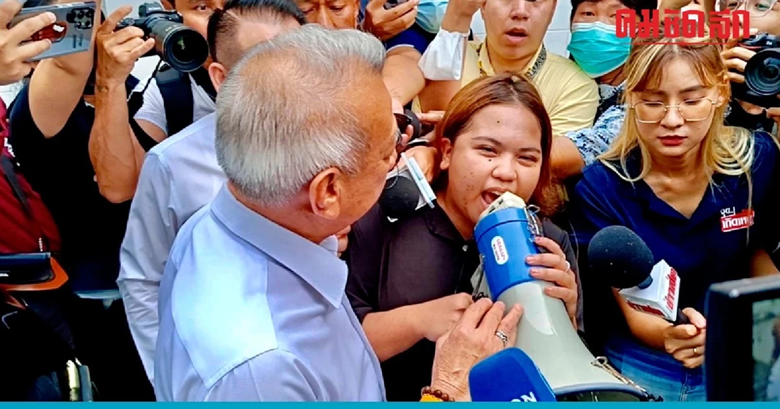 ปะทะคารม! พิพัฒน์ ลงรถโต้คารม กลุ่มทะลุวัง