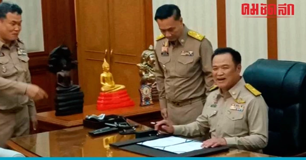 ส่องห้องทำงาน 'อนุทิน ชาญวีรกูล' ที่มหาดไทย จัดเต็มพระพุทธรูป ข้างโต๊ะทำงาน ส่องห้องทำงาน 'อนุทิน ชาญวีรกูล' ที่มหาดไทย จัดเต็มพระพุทธรูป ข้างโต๊ะทำงาน