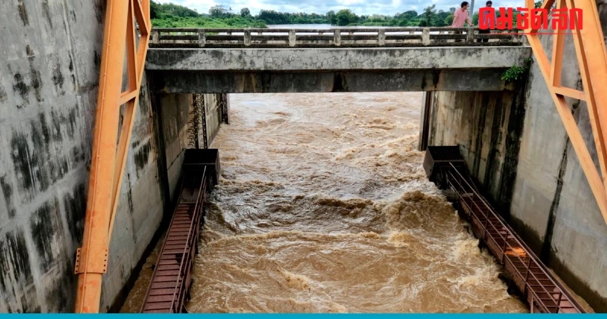 'น้ำท่วม' สุโขทัยน่าเป็นห่วง 'สมศักดิ์' เรียกประชุมรับมวลน้ำเพิ่ม