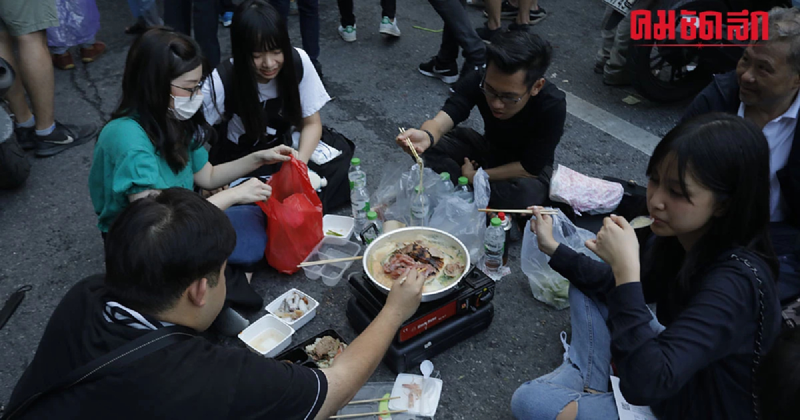 ซอฟต์พาวเวอร์ หมูกระทะ เดือด ตรีชฎา ชน 'สว. สมชาย' สุดทน แขวะ 'แพทองธาร'