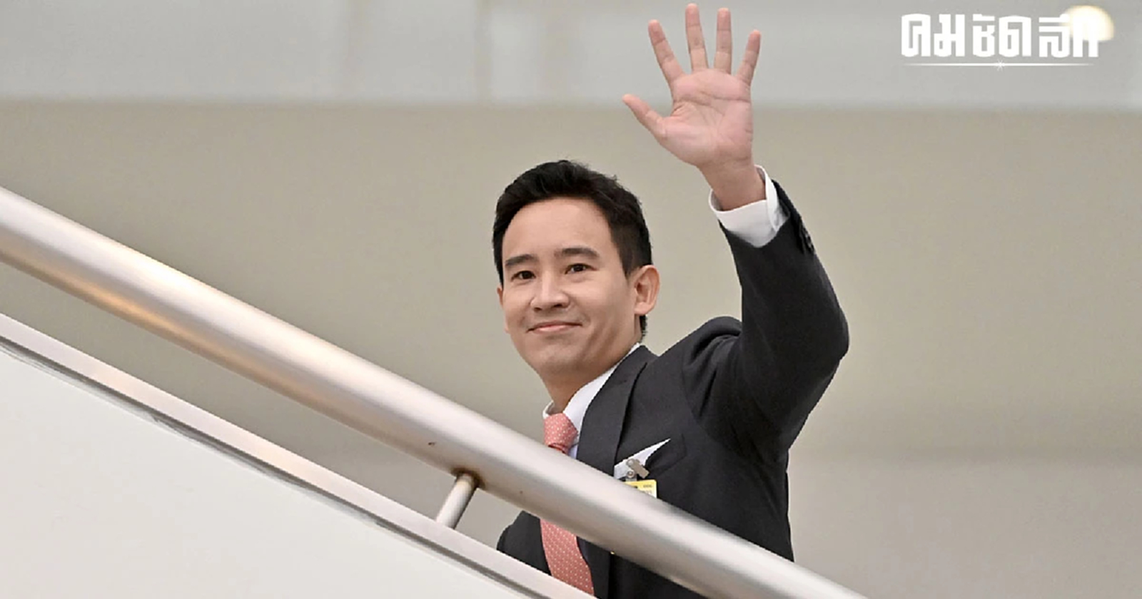 ภูมิธรรม  รับสภาพ ' นิด้าโพล'  ชี้ 'พิธา'  เหมาะเป็นนายกฯ - โอดรัฐบาลทำงานขาขวิด