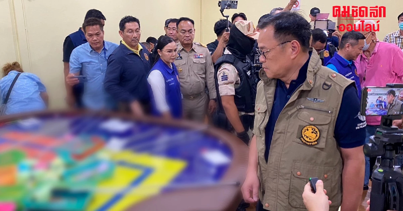 ‘อนุทิน’ นำกำลังบุกจับบ่อนยักษ์ ย่านบางใหญ่