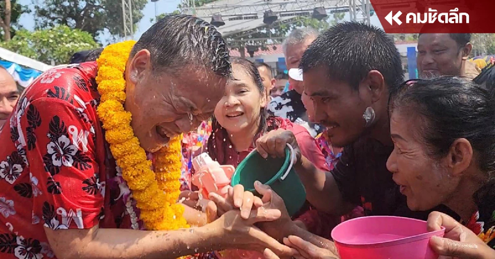 'นายกฯ' ร่วม 'เล่นน้ำ' สงกรานต์หัวหิน ฉ่ำ